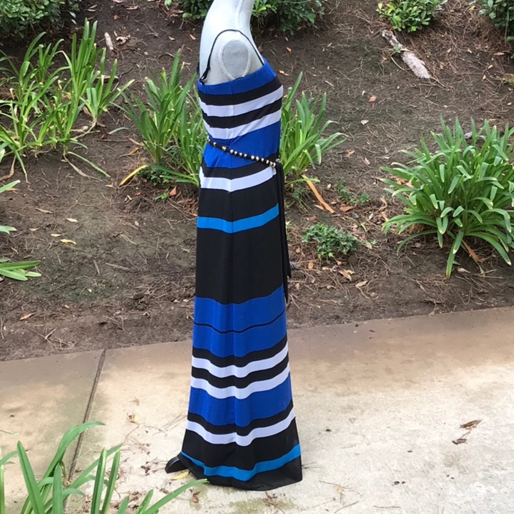 Dress - Picture 3 of 6